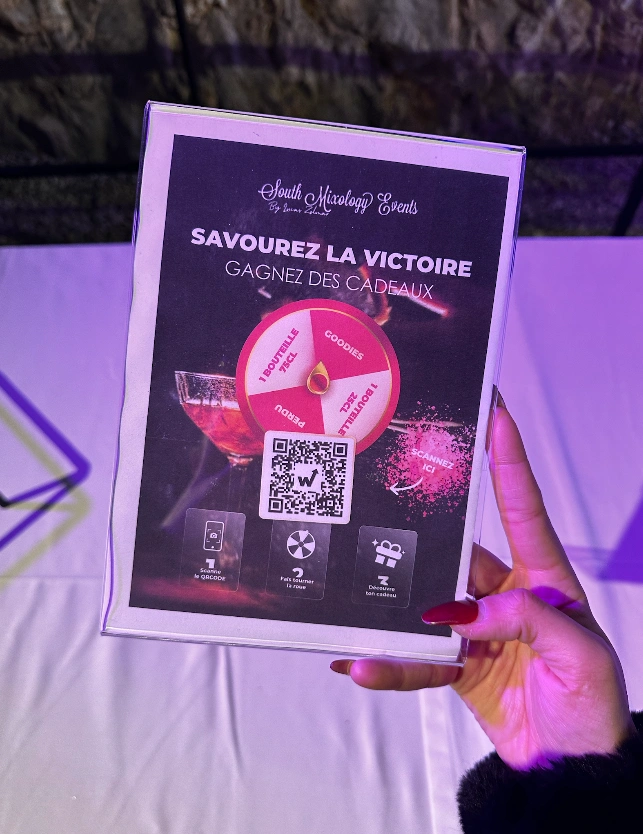 Flyer du jeu concours South Mixology « Savourez la victoire » avec roue à cadeaux et QR code lors d'un événement