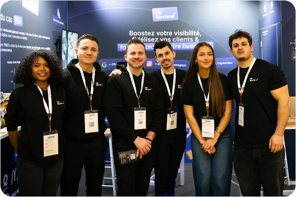L'équipe Up Review sur son stand, près de Montpellier